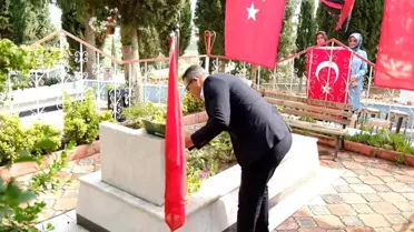Sarıgöl Kaymakamı'ndan şehit kabrine anlamlı ziyaret