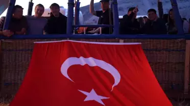 Kapadokya'da Sıcak Hava Balonları 15 Temmuz İçin Havalandı