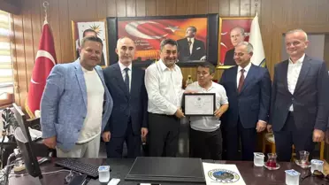 Halter Rekortmeni Halil Mutlu'ya Fahri Hemşehrilik Beratı