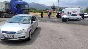 Isparta'da Kavşak Kazası: 4 Yaralı