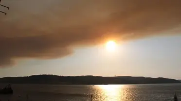 Duman Çanakkale Boğazı'nı Sardı