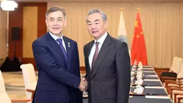 Wang Yi ve Yermekbayev Tianjin'de Görüştü