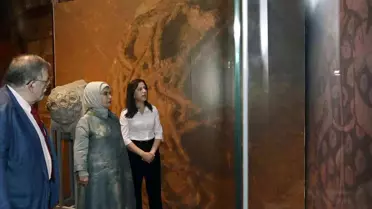 Emine Erdoğan Anadolu Selçukluları Sergisi'ni Ziyaret Etti