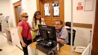 Görme Engelli Süreyya Söylemez'in Kimlik Yenileme Sorunu Hatay Büyükşehir Belediyesi Tarafından Çözüldü