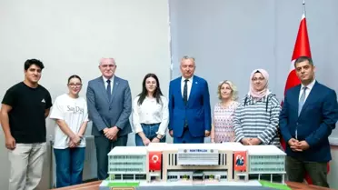 Üniversite Öğrencilerinden Maket Sunumu