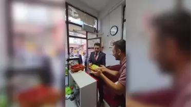Tunceli Valisi Aygöl'ün esnaf ziyaretine damga vuran an! Korumanın bakışlara dikkat