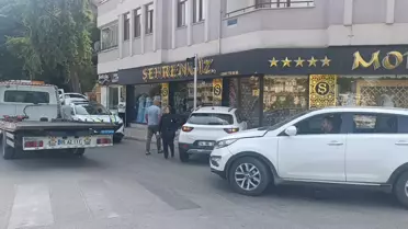 Amasya'da kavşakta çarpışan ciplerden biri gelinlik mağazasına girdi