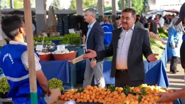 Belediye Başkanı Odabaşı, Karşıyaka Semt Pazarı'nda Esnaf ve Vatandaşlarla Buluştu