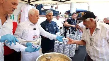 Bursa'da Aşure İkramı Geleneği Sürüyor