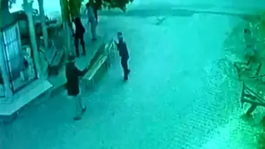 93 yaşındaki adam köy meydanında silahıyla dehşet saçtı: 1'i ağır 3 yaralı
