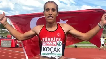 Bakan Bak, Şampiyon Sporcuları Tebrik Etti