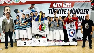 Gaziosmanpaşa Belediyesi Minik Kadın Kata Takımı Türkiye Şampiyonu Oldu