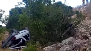 Mersin'de Otomobil Şarampole Yuvarlandı: 3 Yaralı