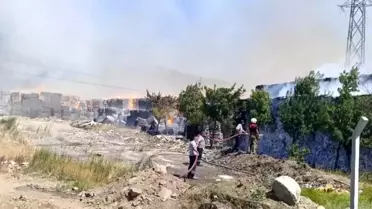 Torbalı'da Kağıt Fabrikasında Yangın