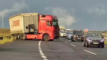 Ardahan'da Sağanak Yağış Kazaya Neden Oldu
