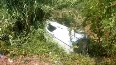 Manavgat'ta Hafif Ticari Araç Sulama Kanalına Devrildi: Sürücü Yaralı