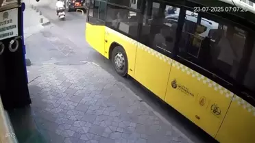 Beyoğlu'nda Vinç Lastiği Patladı: 2 Yaralı