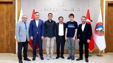 Vali Çiçek'ten Başarılı Öğrencilere Tebrik