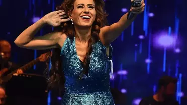 Yıldız Tilbe hastalığını sahnede ilk kez açıkladı: Mikrofon tutmam bile yasak