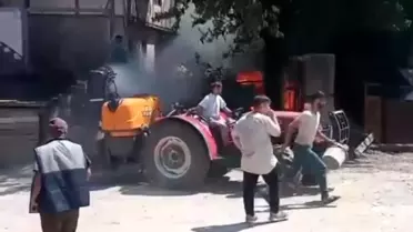 Düzce'de Anız Yangını Ev ve Samanlığı Tehdit Etti