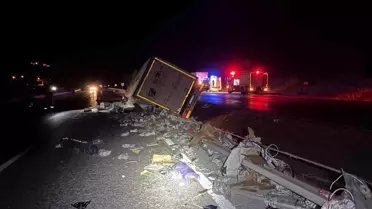 Balıkesir'de Tır Kazası: Sürücü Yaralandı
