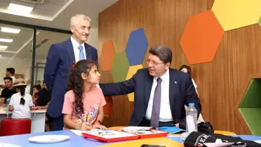 Adalet Bakanı Yılmaz Tunç, Şahinbey Millet Cami ve Kütüphanesi'ni Ziyaret Etti