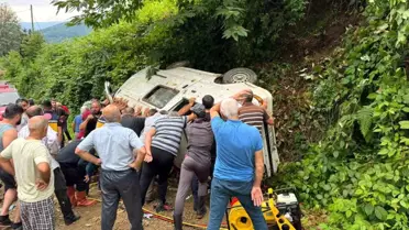 Rize'de Minibüs Devrildi: 2 Ölü, 3 Yaralı