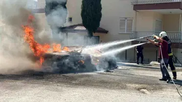 Antalya'da Alev Alan Otomobil Kullanılamaz Hale Geldi