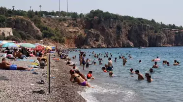 Antalya'da Nem Oranı Yükseldi, Sahiller Doldu