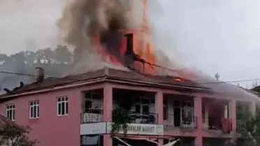 Elazığ'da Çatı Yangını Kontrol Altına Alındı