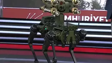 Türkiye'nin ilk füze atan robot köpeği canlı yayında tanıtıldı