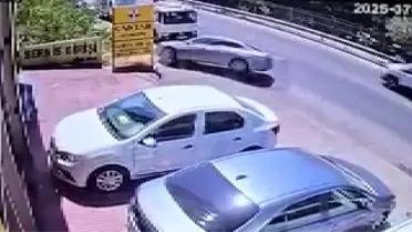 Sultanbeyli'de Kaza: Araç Ağaçlık Alana Uçtu