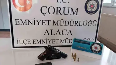 Alaca'da Trafik Denetiminde Ruhsatsız Silah Ele Geçirildi