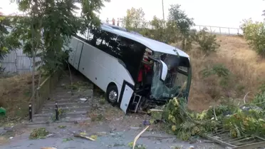 Maltepe'de servis otobüsü şarampole uçtu