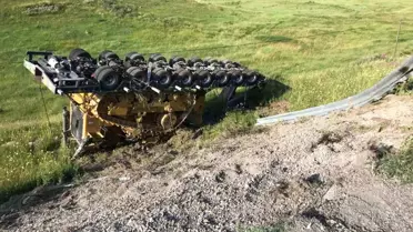 Ardahan'da Tır Dorsesi Dereye Uçtu