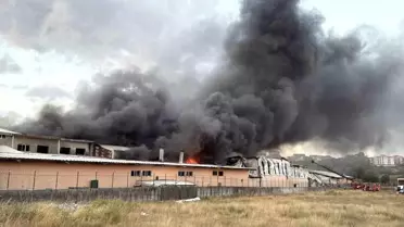 Arnavutköy'de Fabrika Yangını Kontrol Altına Alındı