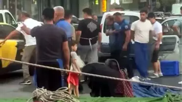 Avcılar'da Semt Pazarında Direk Devrildi