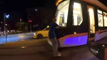Tramvaya Tutunan Genç, Tehlikeli Yolculuk Yaptı