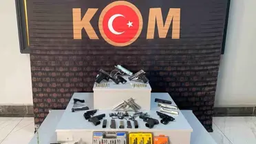 Uşak'ta Operasyonda Ruhsatsız Silahlar Ele Geçirildi