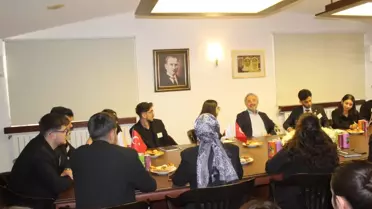 TİKAV Bursiyerleri Hamdi Akın ile Buluştu