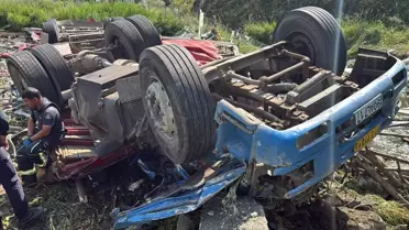 Erzurum'da TIR Devrildi, Şoför Hayatını Kaybetti