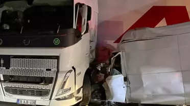 Gaziantep'te Tır-Minibüs Kazası: 1 Ölü