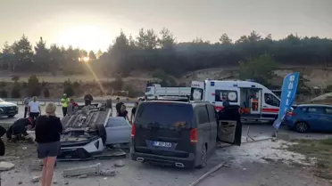 Burdur'da Midibüs ile Otomobil Çarpıştı: 6 Yaralı