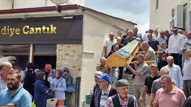 Ambulans ile Kamyonet Çarpıştı: 78 Yaşındaki Kadın Hayatını Kaybetti