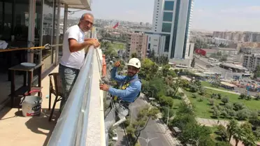 Şanlıurfa'da Endüstriyel Dağcılar Yüksek Binalarda Çalışıyor