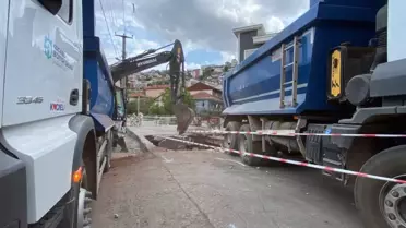 Kamyon Çukura Düştü