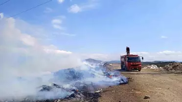 Balıkesir'de Çöplükte Yangın Çıktı, İtfaiye Müdahele Etti
