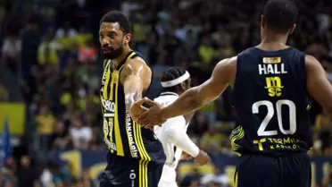 Fenerbahçe Beko, Khem Birch'ün Sözleşmesini Uzattı