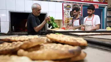 Elazığ'da Fırıncılar Aşırı Sıcaklarda Çalışıyor