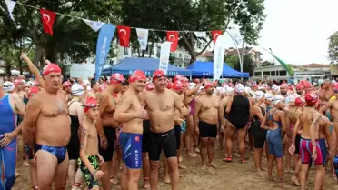 Körfezde Açık Su Yüzme Yarışı Düzenlendi